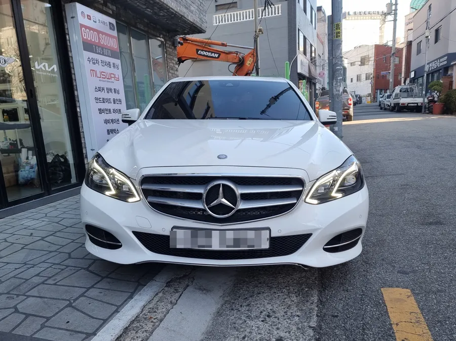 Mercedes-Benz E-Class W212 vinyl wrap installation result