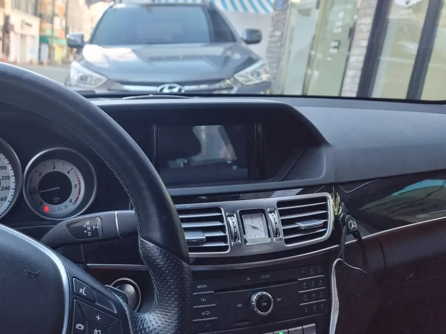 Mercedes-Benz E-Class W212 Vinyl Wrap Review: Cost & Results photo 7