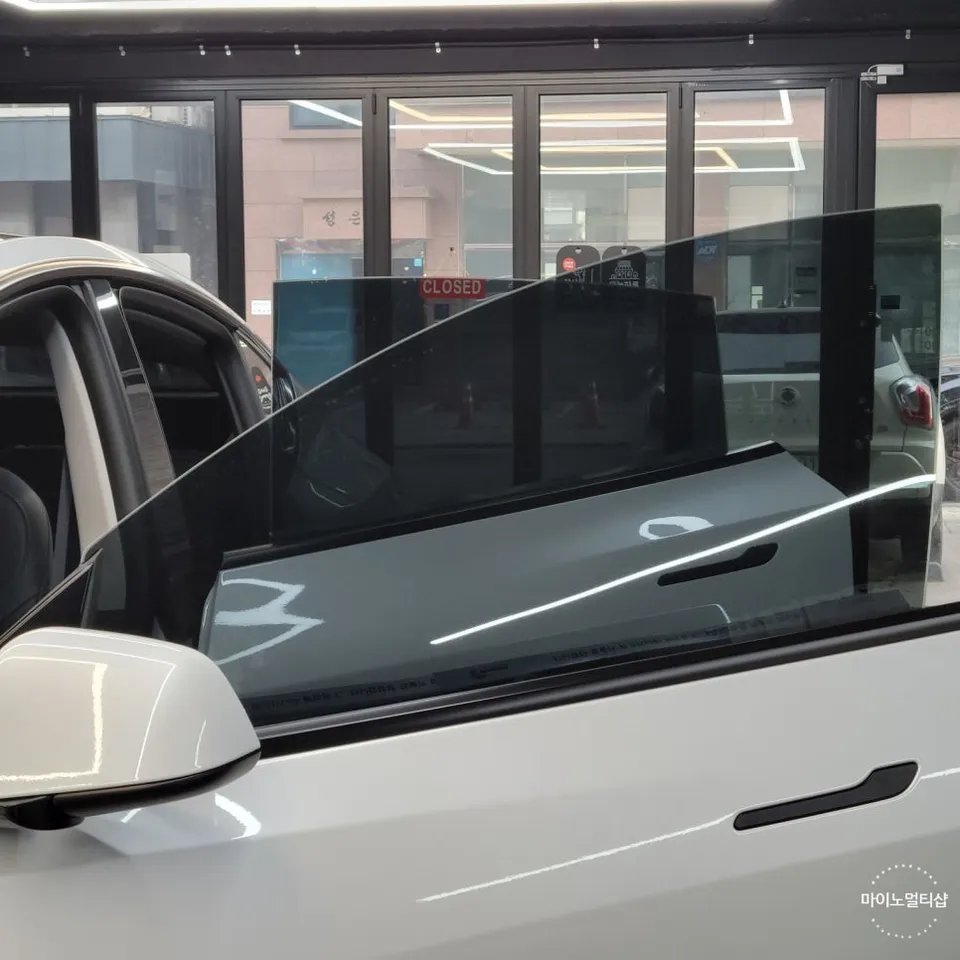 Tesla Model Yのカーフィルム施工事例|費用目安・仕上がり 施工写真 3-1
