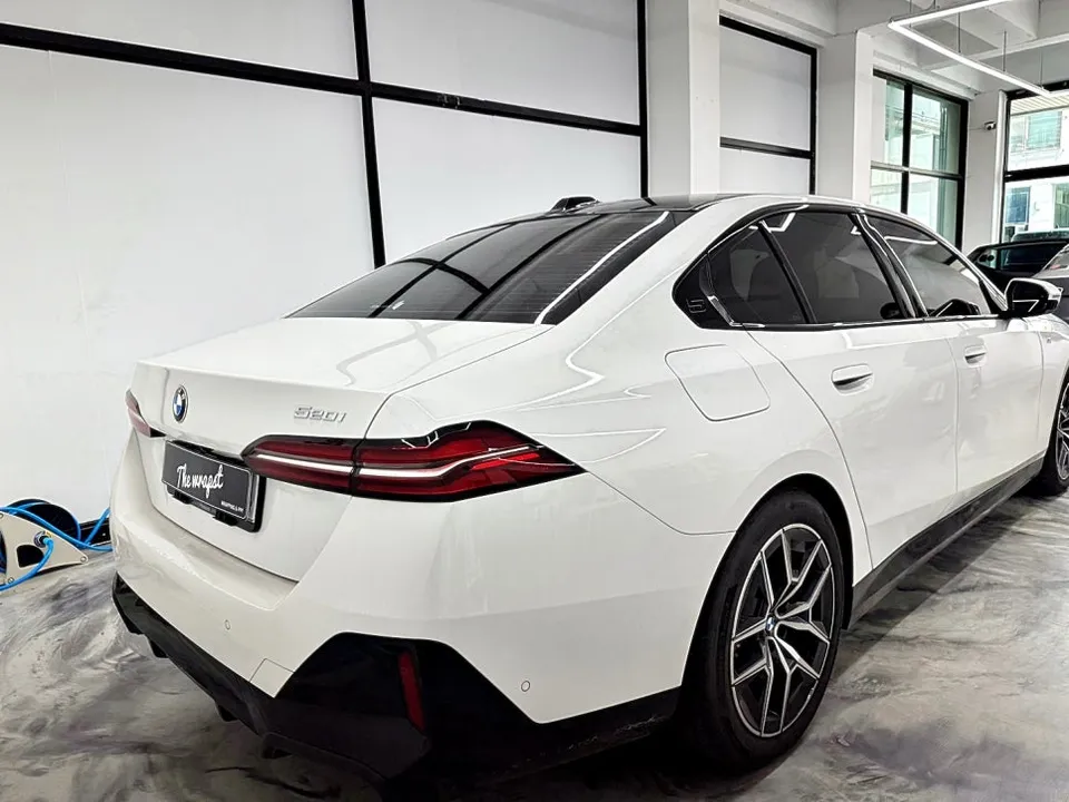 BMW 5 Series G60 vinyl wrap - BMW 5 Series G60 Vinyl Wrap Review: Cost & Results photo 3