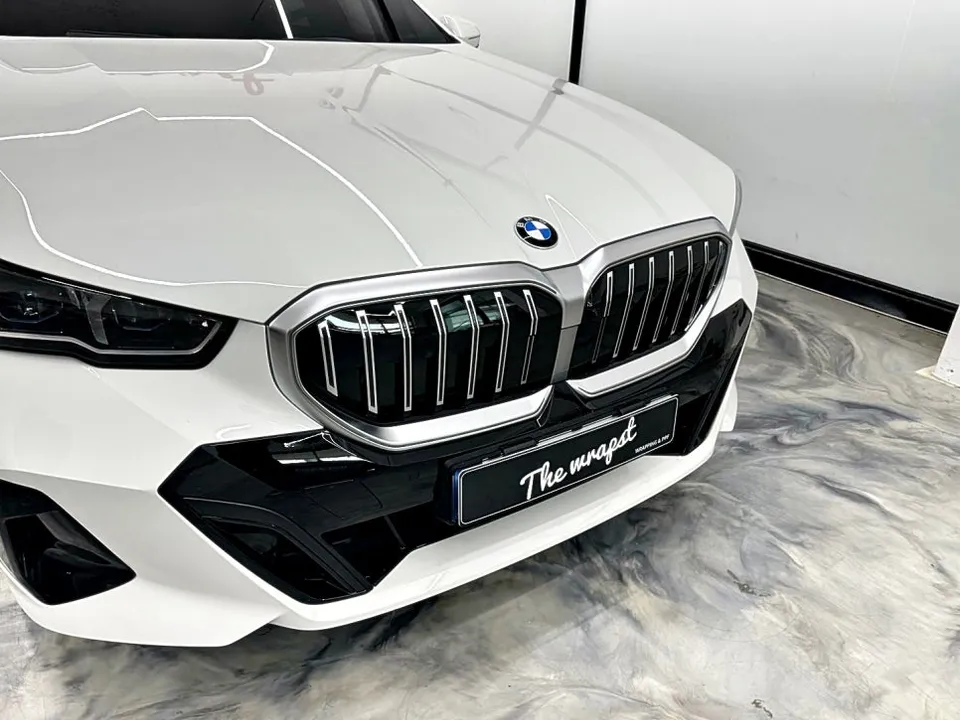 BMW 5 Series G60のカーラッピング事例 施工写真 3-2