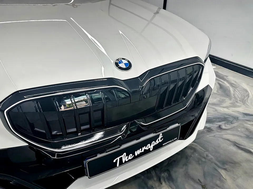 BMW 5 Series G60のカーラッピング事例 施工写真 4-2