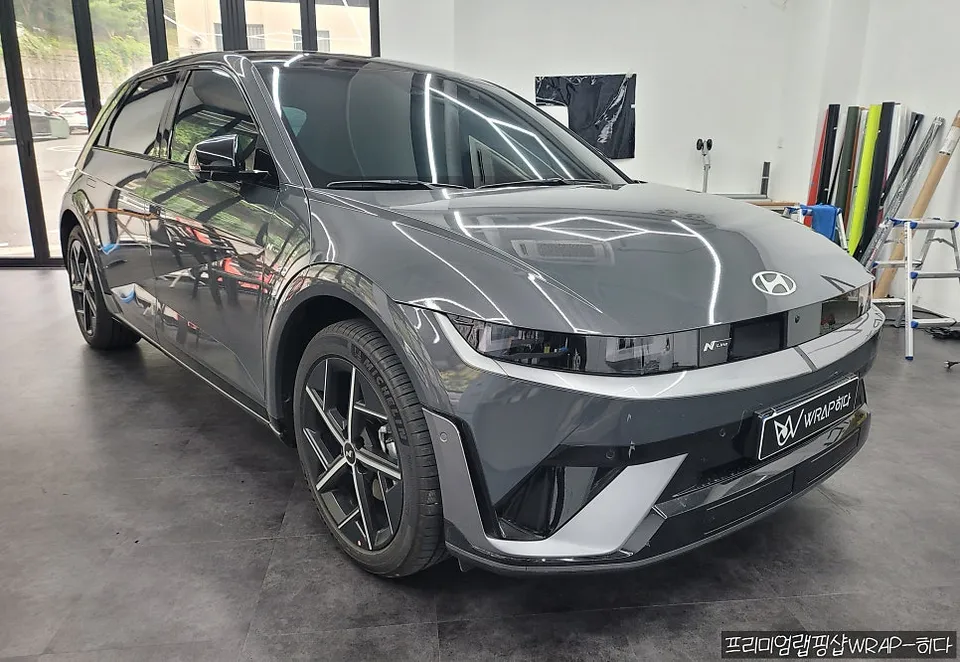 Hyundai IONIQ 5 Nのカーラッピング事例｜費用目安・仕上がり 施工写真 1-2