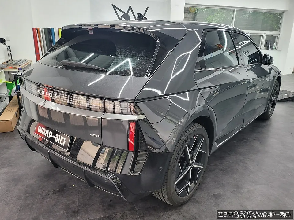 Hyundai IONIQ 5 Nのカーラッピング事例｜費用目安・仕上がり 施工写真 2-2