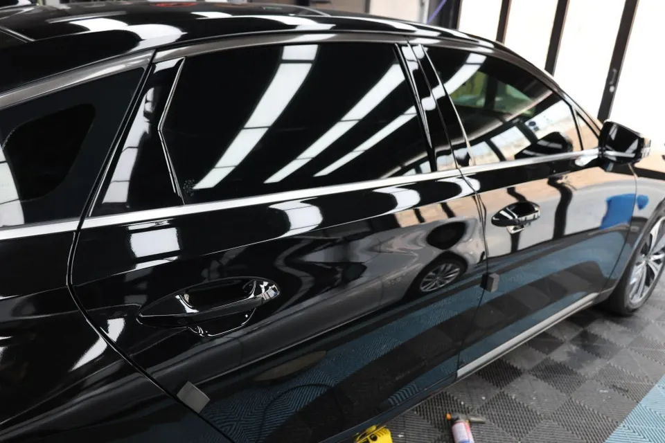 Kia K8 vinyl wrap - Kia K8 Vinyl Wrap Review: Chrome Delete for a Sleek Look photo 3