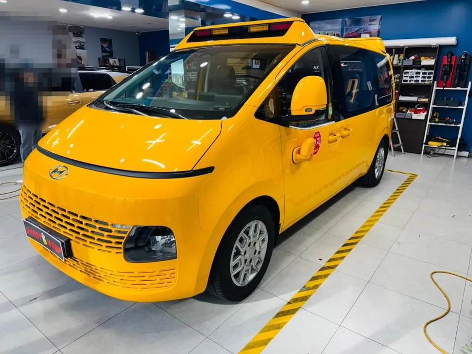 Hyundai Stariaのカーラッピング事例｜広告効果と仕上がり 施工写真 2-1