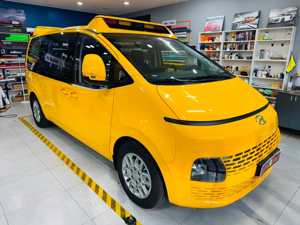 Hyundai Stariaのカーラッピング事例｜広告効果と仕上がり 施工写真 3-1