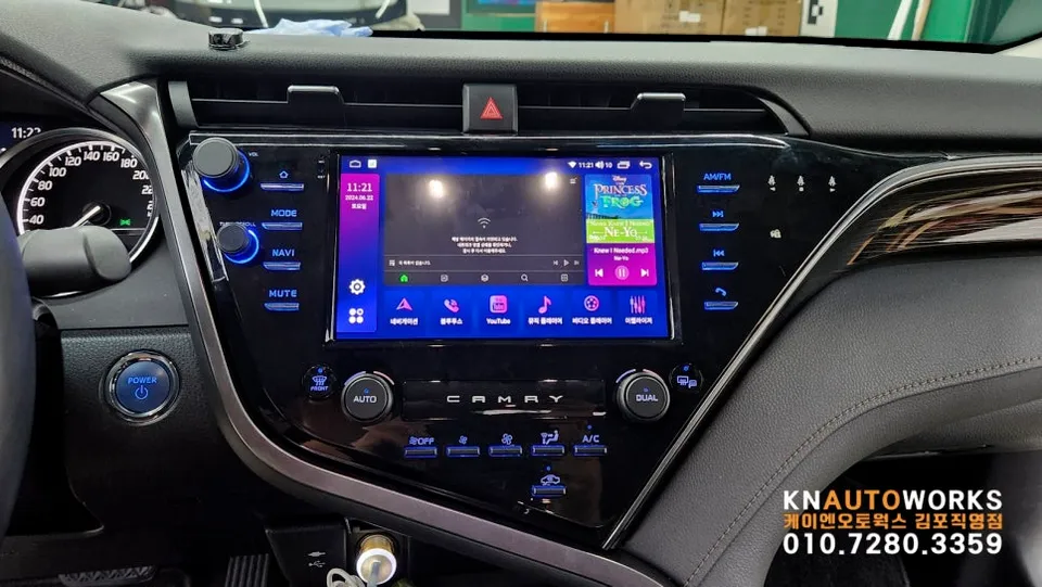 Toyota CamryのAndroid Auto・CarPlay取付事例 施工写真 4-1