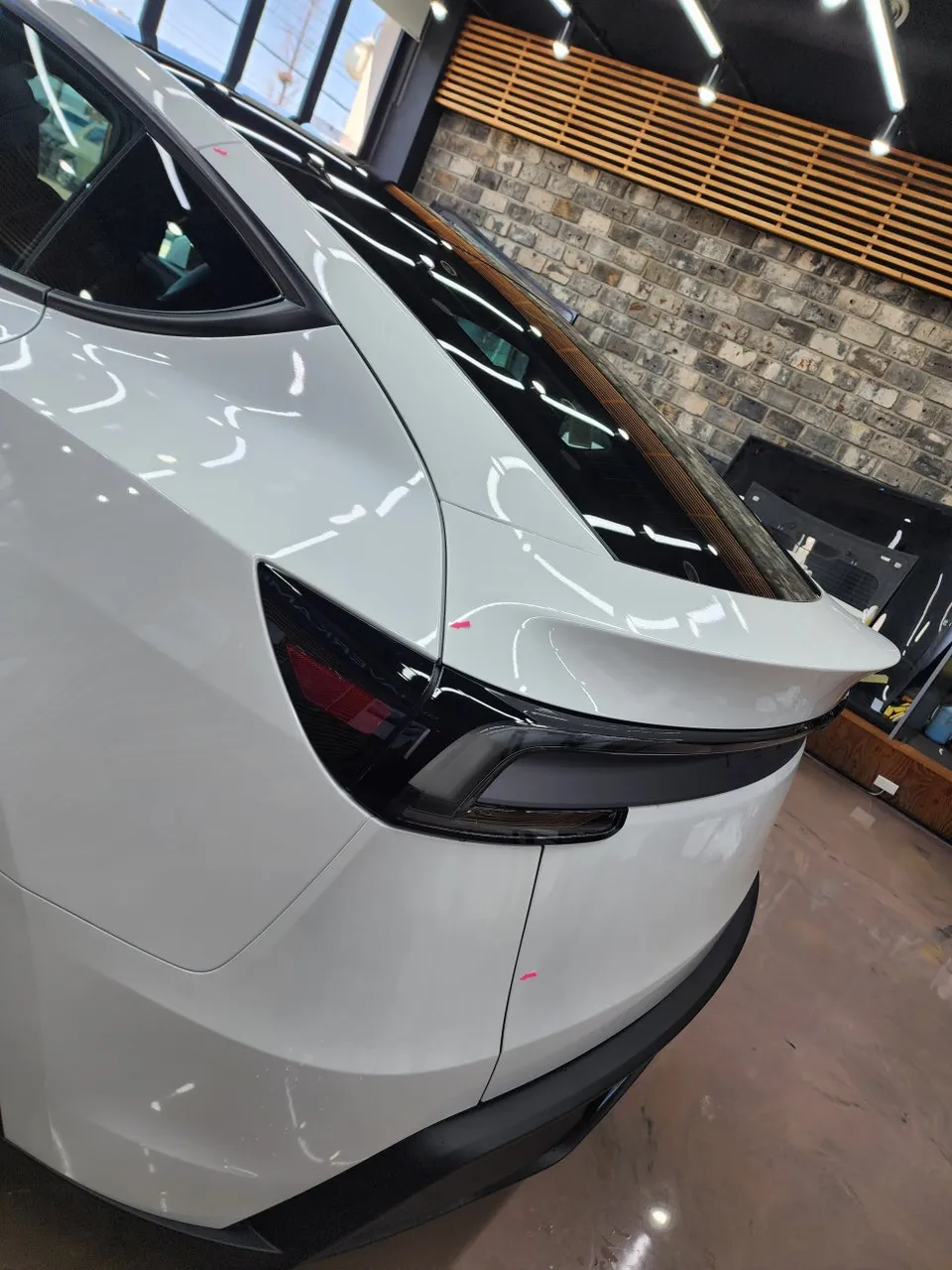 Tesla Model YのPPF施工事例 施工写真 4-1