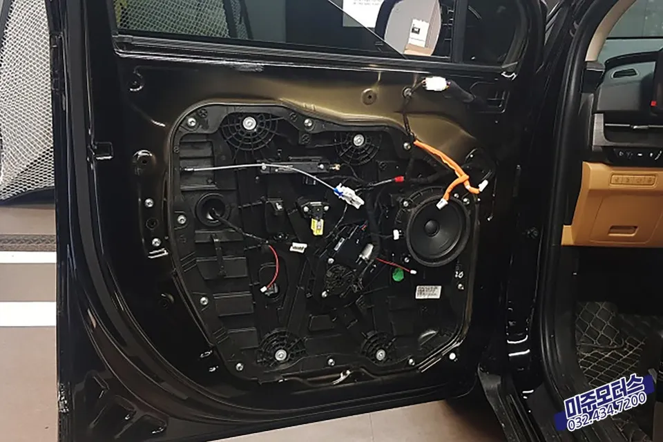 Kia Carnival oem options - Kia Carnival OEM Options Installation Review photo 4
