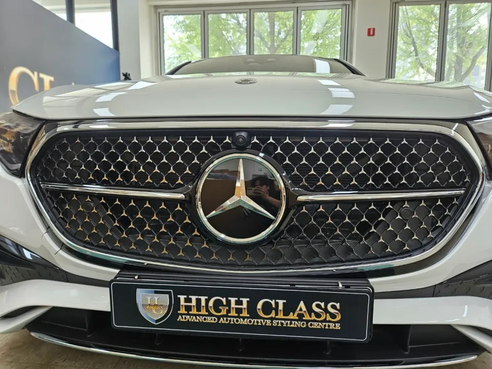 Mercedes-Benz E300 body kit - Mercedes-Benz E300 Vertical Grille Upgrade Review photo 4