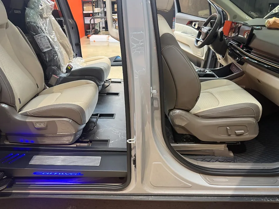 Kia Carnivalのカーフィルム施工事例｜断熱・スモーク効果 施工写真 1-1