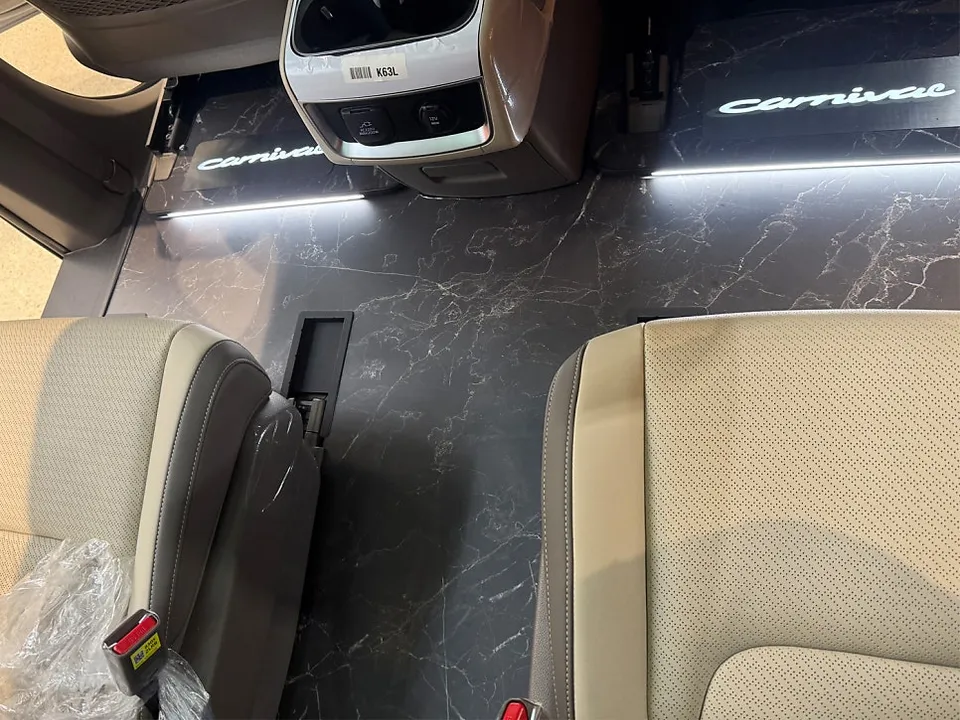 Kia Carnivalのカーフィルム施工事例｜断熱・スモーク効果 施工写真 3-2