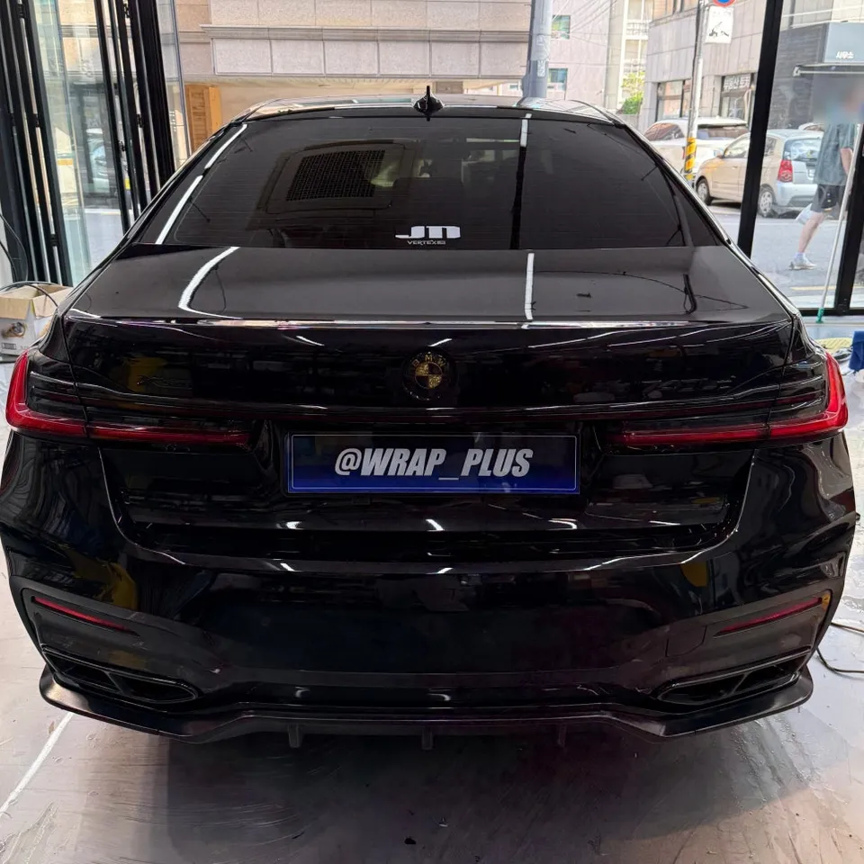 BMW 7 Series vinyl wrap - BMW 7 Series Vinyl Wrap Review: GT Silver & Carbon photo 3