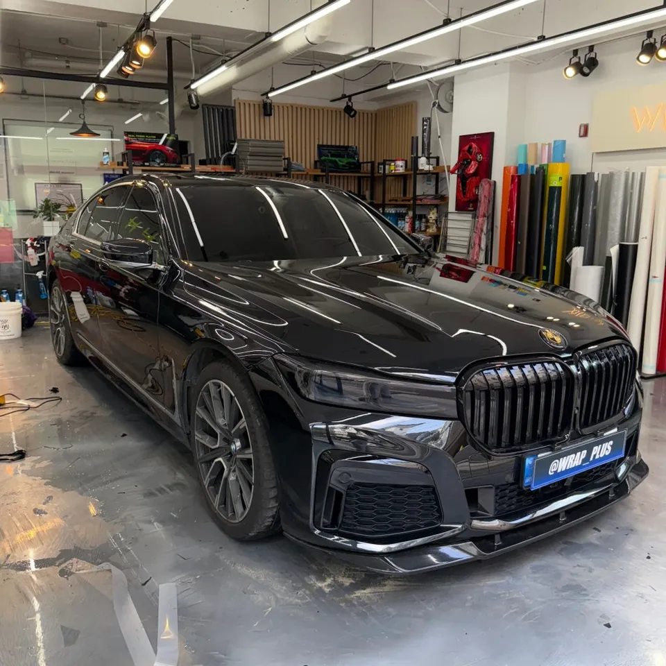 BMW 7 Series vinyl wrap - BMW 7 Series Vinyl Wrap Review: GT Silver & Carbon photo 4