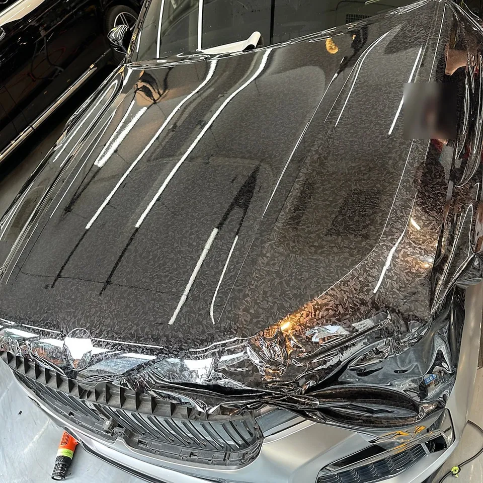 BMW 7 Seriesのカーラッピング事例|GTシルバーとカーボン 施工写真 2-2