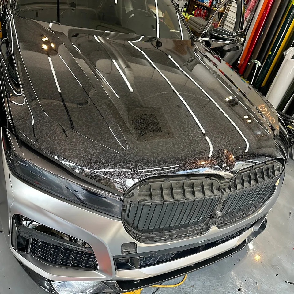 BMW 7 Seriesのカーラッピング事例|GTシルバーとカーボン 施工写真 3-2