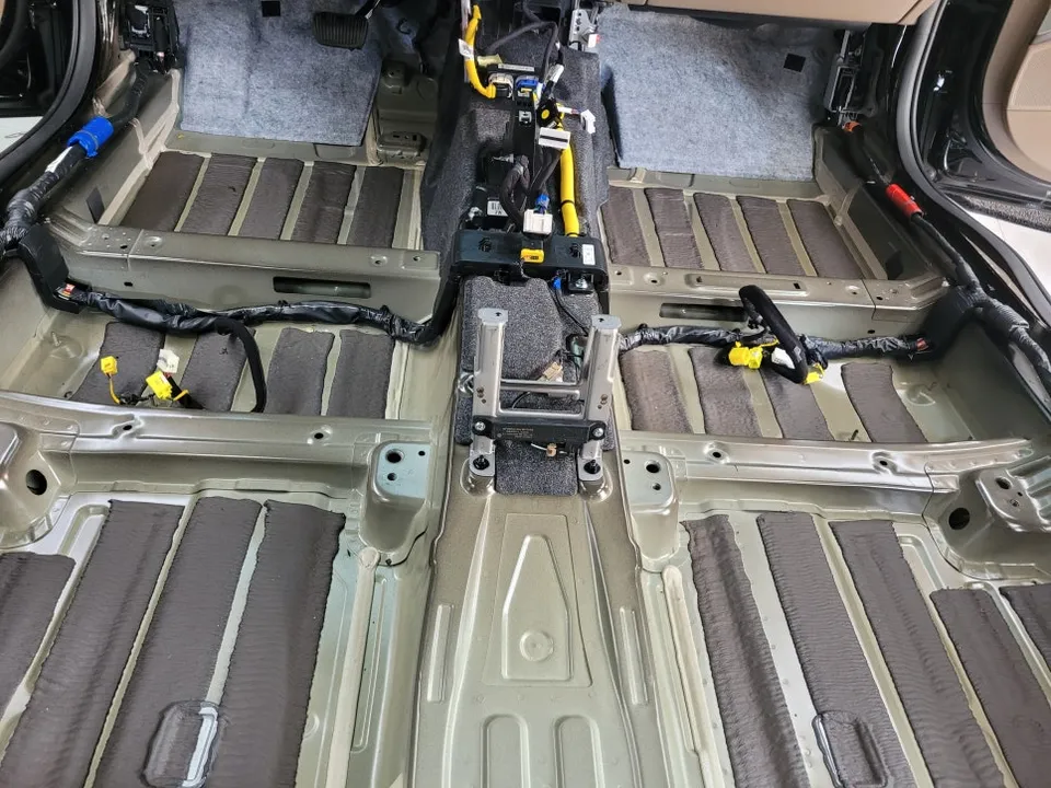 Kia K8 GL3 soundproofing - Kia K8 GL3 Undercoating Review — Noise Reduction photo 4