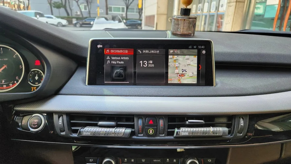 BMW X5 F15のドライブレコーダー取付事例 写真