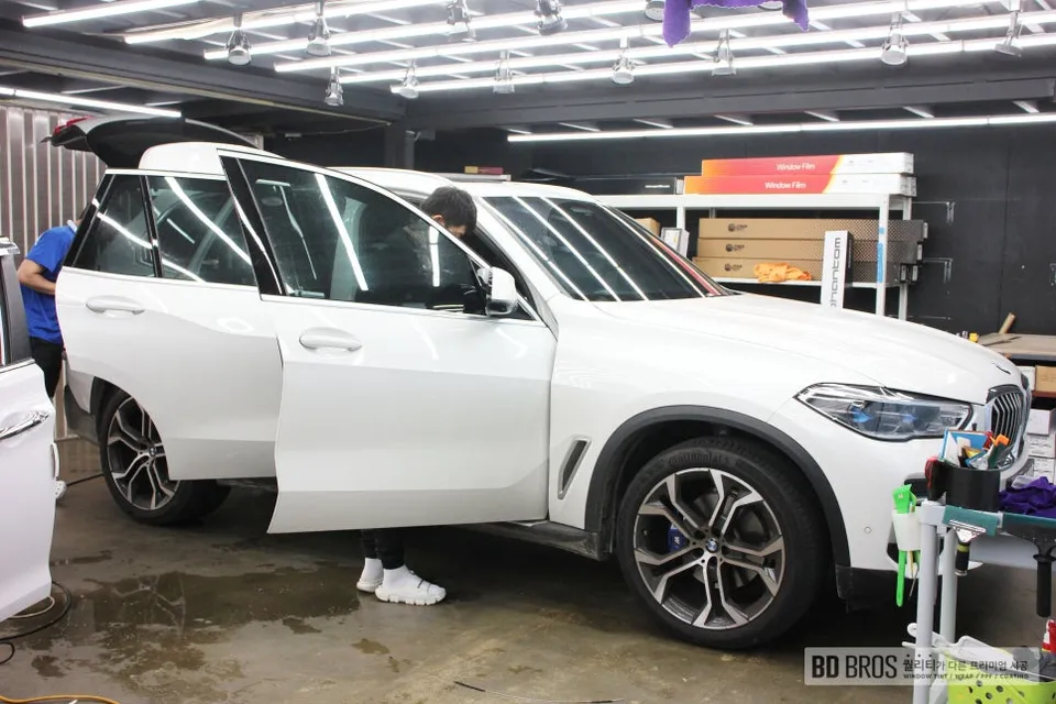 BMW X5のドライブレコーダー取付事例 施工写真 3-2