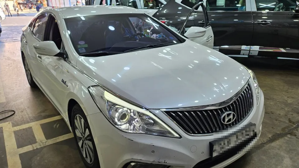 Hyundai Azeraのカーフィルム施工事例｜費用目安・仕上がり 写真
