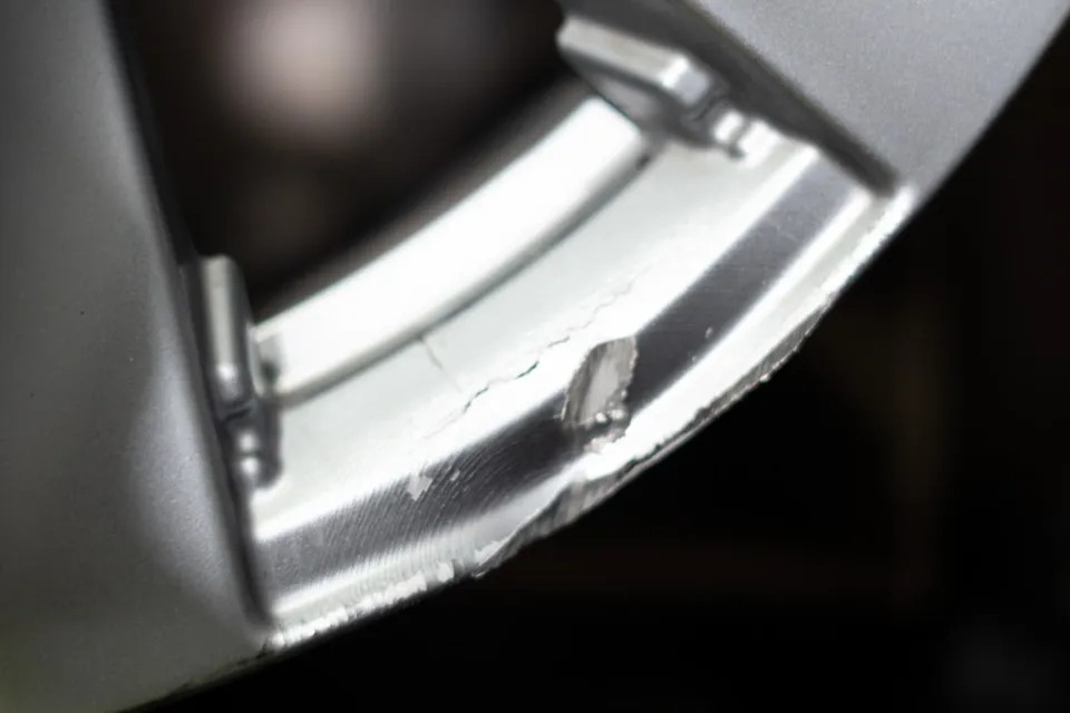 Tesla Model 3のホイールリペア・塗装事例 施工写真 2-2
