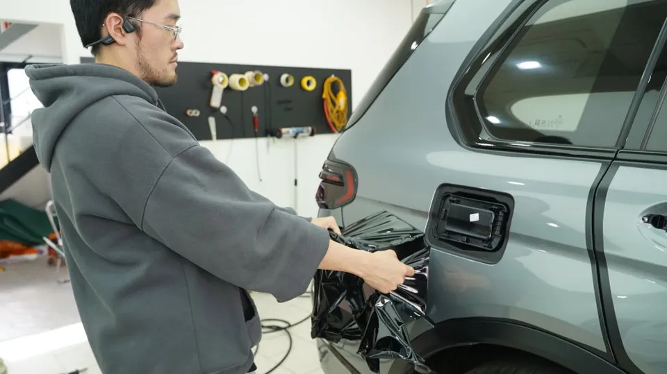 BMW X7のPPF施工事例|マットブラックの仕上がり 施工写真 3-1