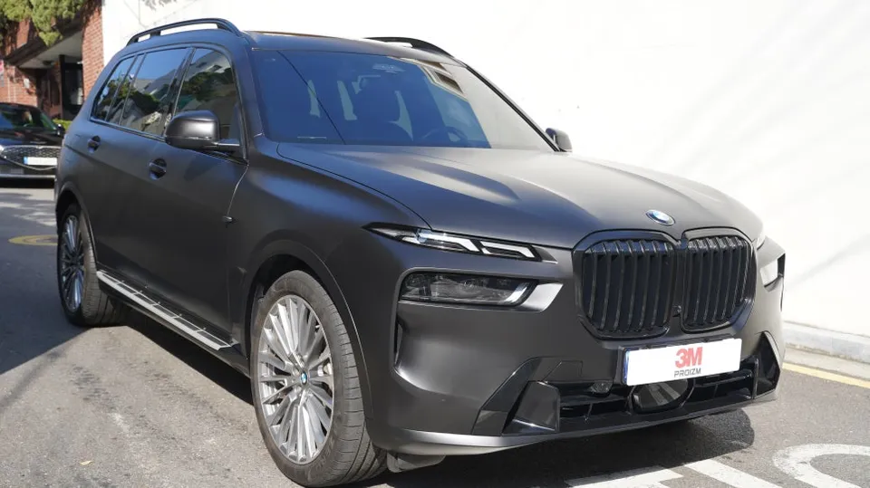 BMW X7のPPF施工事例|マットブラックの仕上がり 施工写真 1-2