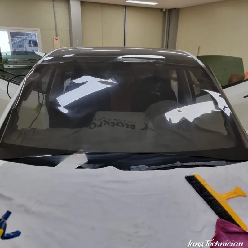 Tesla Model Yのカーフィルム施工事例｜費用目安・仕上がり 施工写真 3-2