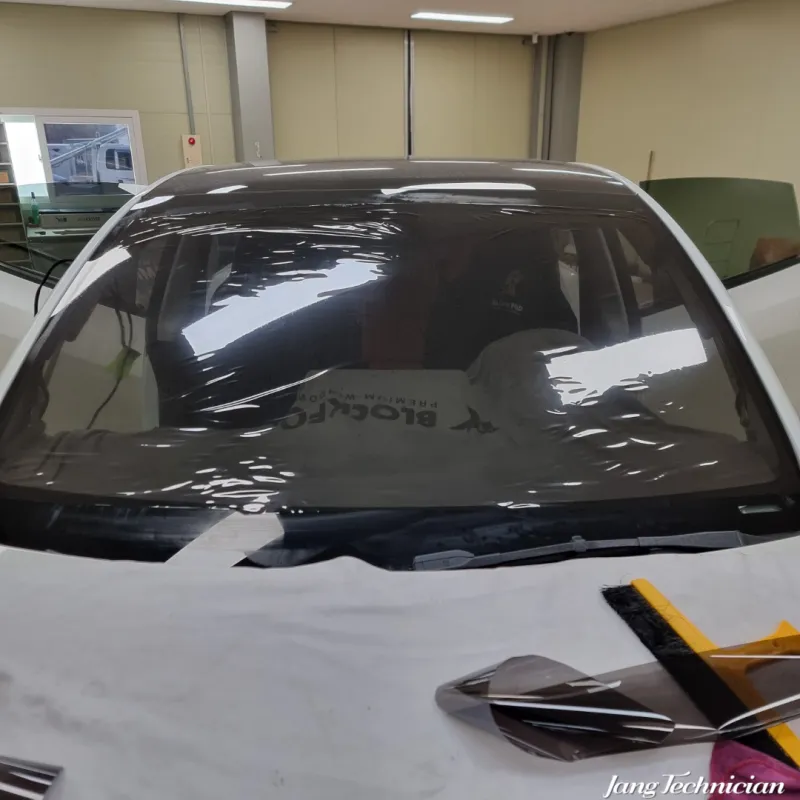 Tesla Model Yのカーフィルム施工事例｜費用目安・仕上がり 施工写真 1-3