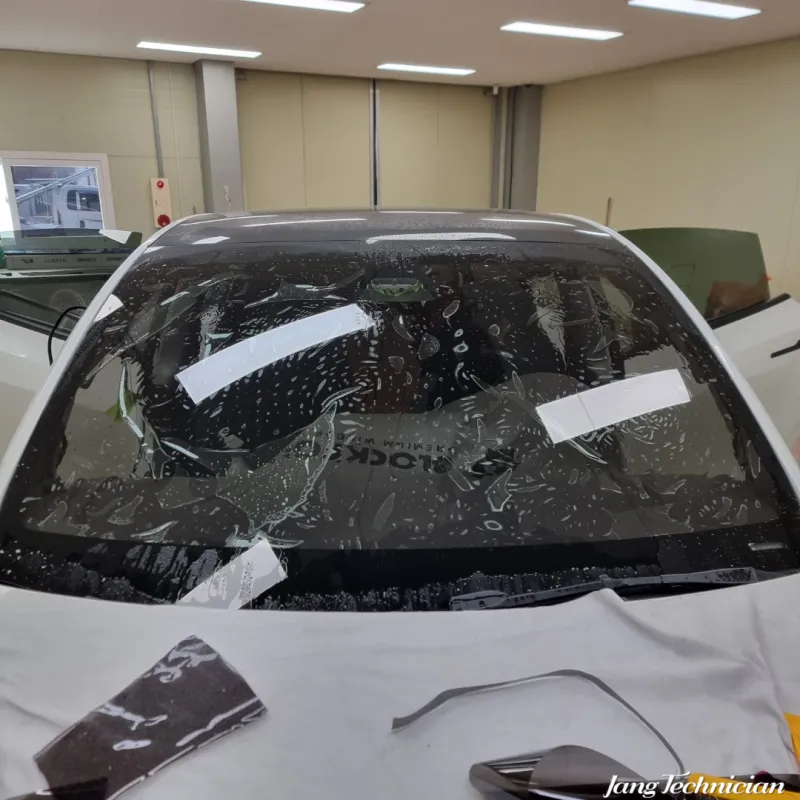 Tesla Model Yのカーフィルム施工事例｜費用目安・仕上がり 施工写真 2-3