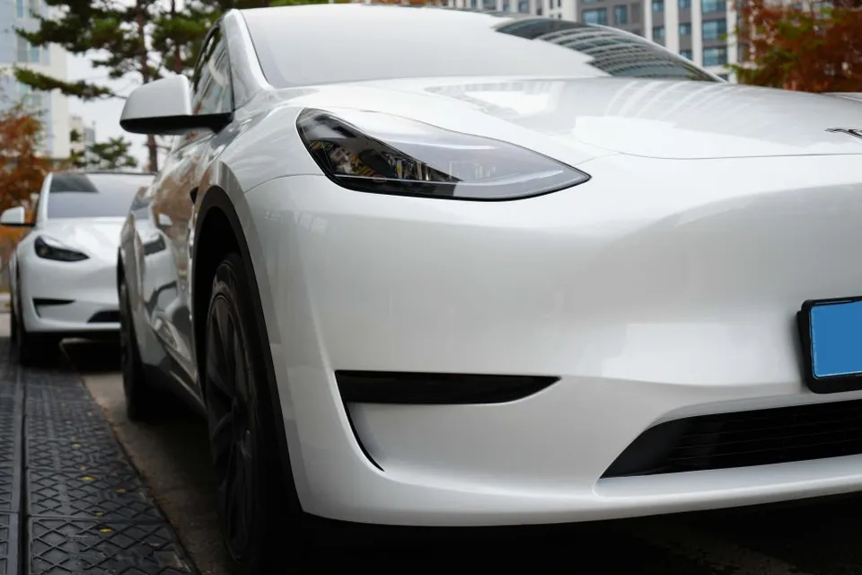 Tesla Model Y window tinting - Tesla Model Y Window Tinting Review: Rainbow V90 Film photo 3