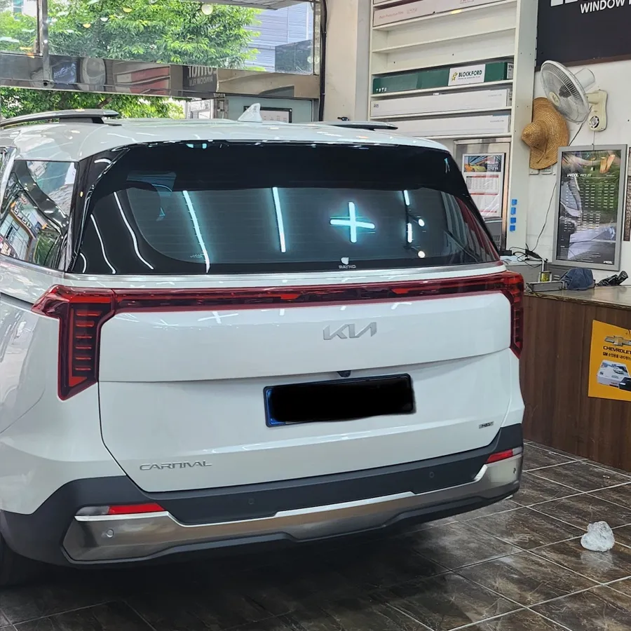 Kia Carnival 4th Genのカーフィルム施工事例|費用目安・仕上がり 施工写真 3-2
