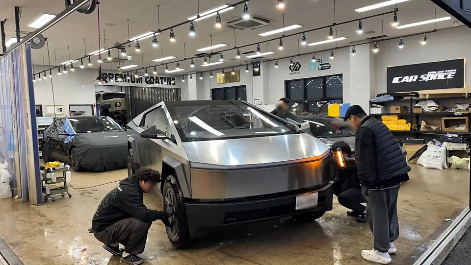 Tesla Cybertruckのカーフィルム施工事例 施工写真 4