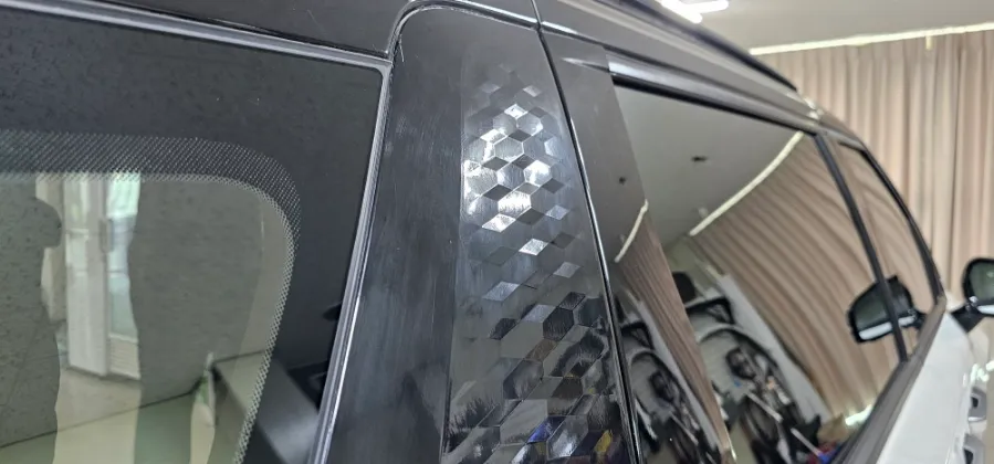 Kia Carnival KA4 vinyl wrap - Kia Carnival KA4 Vinyl Wrap Review: C-Pillar Dress-Up photo 3