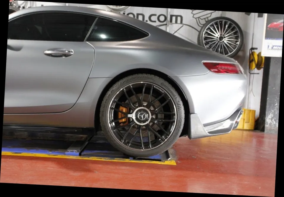 Mercedes-Benz AMG GT wheel repair - Mercedes-Benz AMG GT Wheel Refinishing Review — Matte Black photo 4