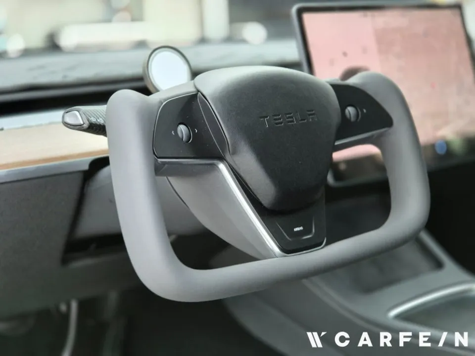 Tesla Model 3 steering wheel - Tesla Model 3 Steering Wheel Customization Review photo 4