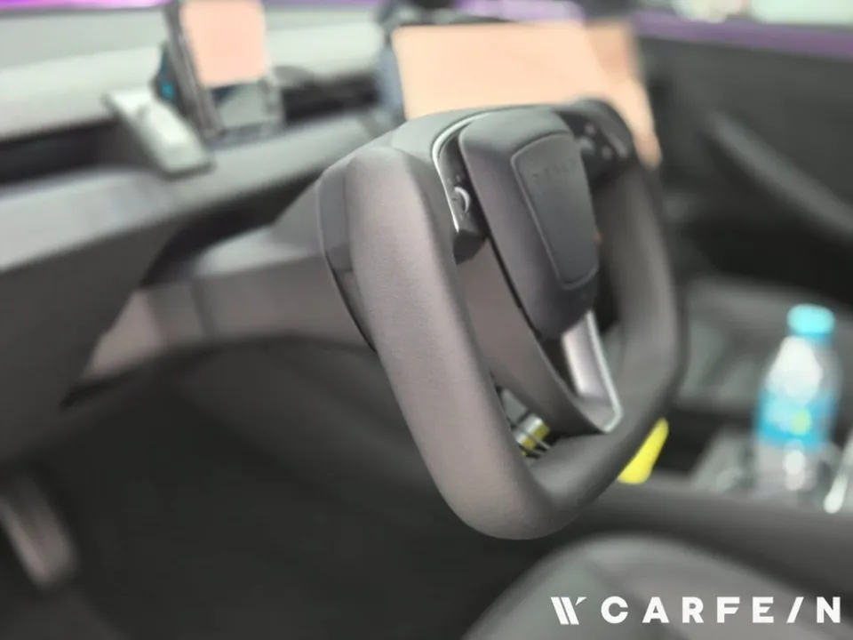 Tesla Model 3 steering wheel - Tesla Model 3 Steering Wheel Customization Review photo 5
