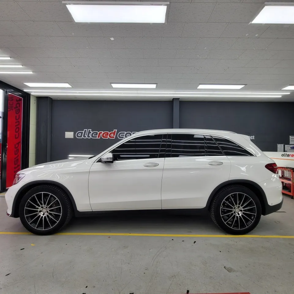 Mercedes-Benz GLC X253のカーラッピング事例：クロームパーツのブラックアウト 施工写真 3-1