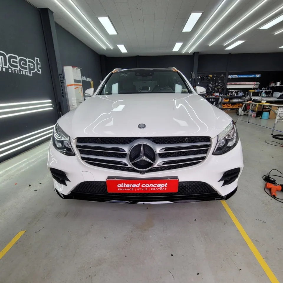 Mercedes-Benz GLC X253のカーラッピング事例：クロームパーツのブラックアウト 施工写真 2-2