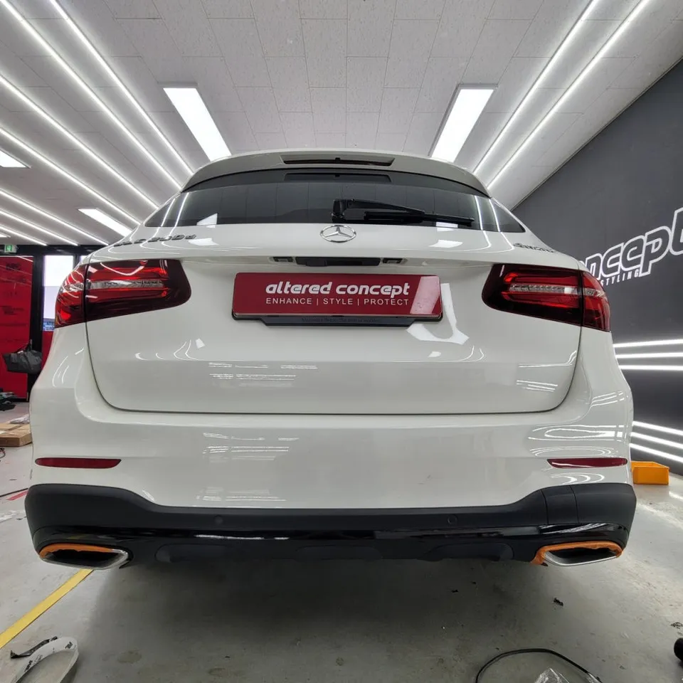 Mercedes-Benz GLC X253のカーラッピング事例：クロームパーツのブラックアウト 施工写真 3-2