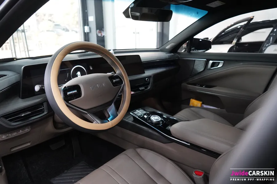 Kia K8 ppf - Kia K8 PPF Review: Scratch Protection for Glossy Interior photo 3