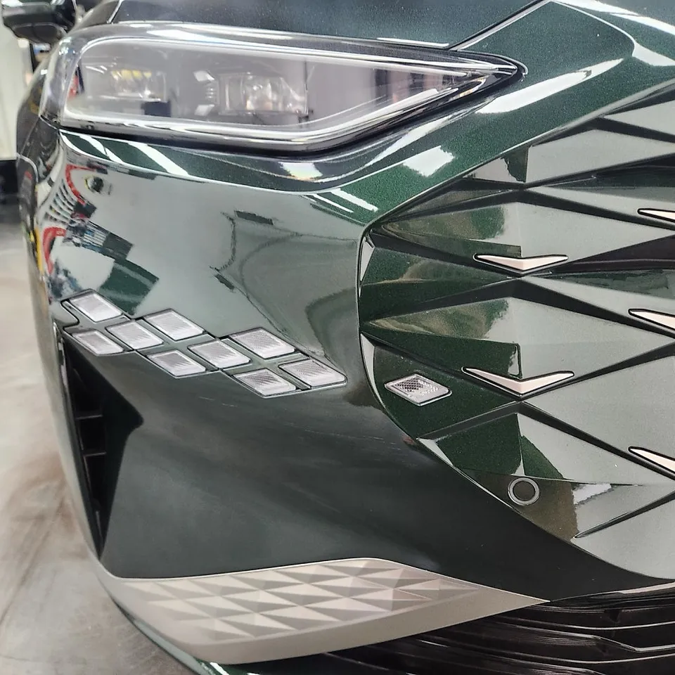 Kia K8のカーラッピング事例｜サテンブラックで高級感アップ 施工写真 3-3