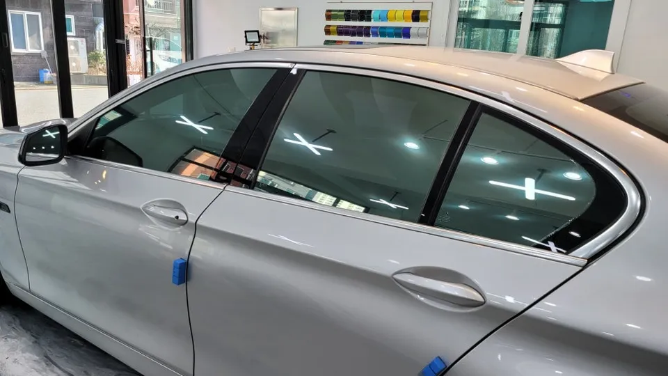 BMW 5 Series F10のカーラッピング事例 施工写真 2