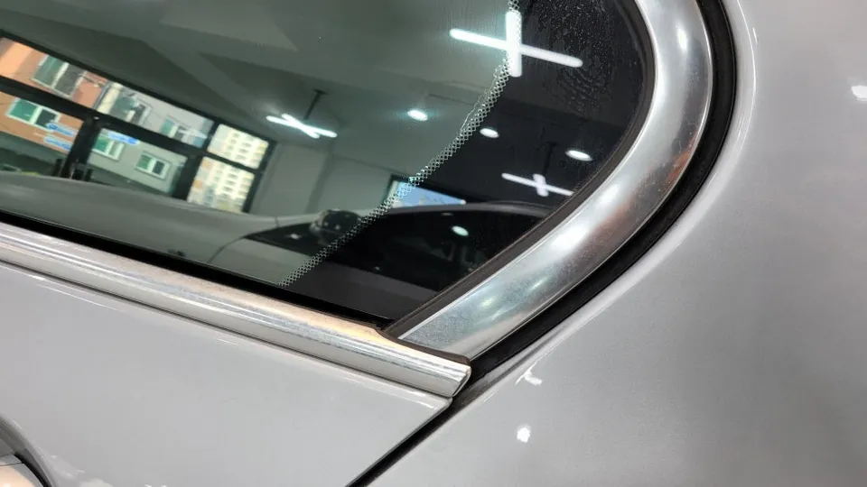 BMW 5 Series F10のカーラッピング事例 施工写真 4