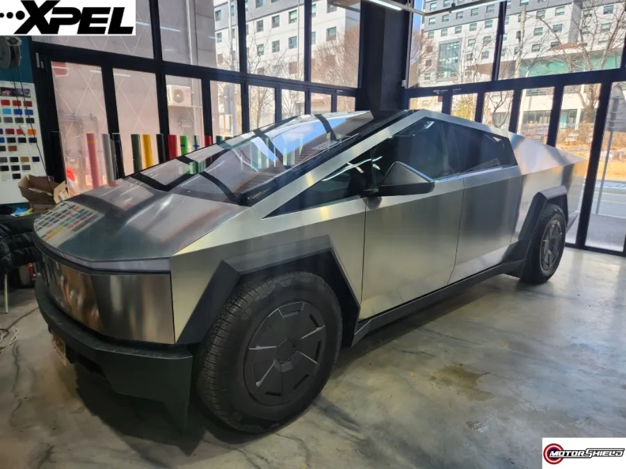 Tesla Cybertruckのカーフィルム施工事例|費用目安・仕上がり 施工写真 1-1