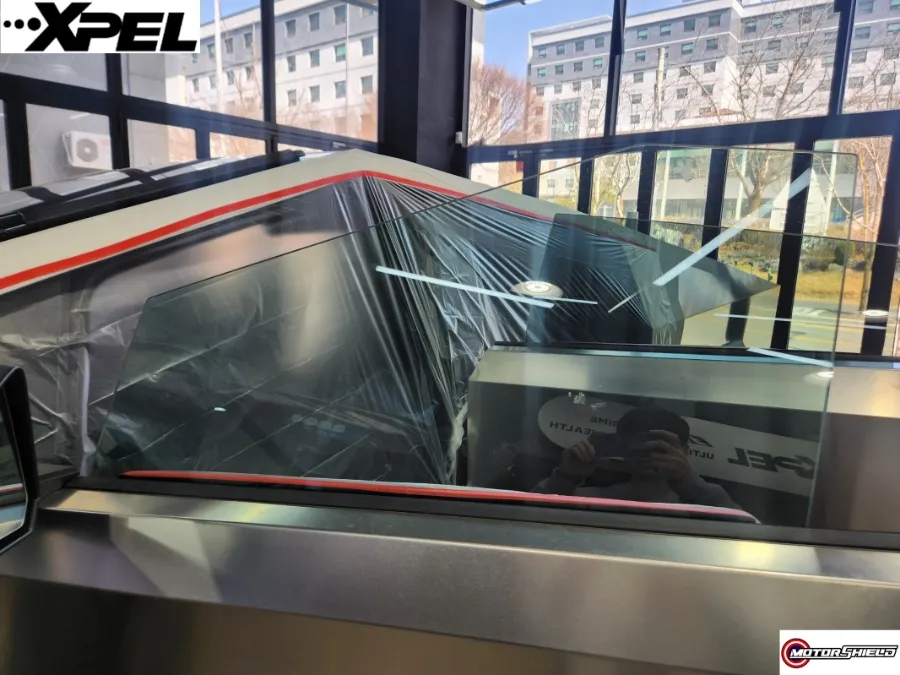 Tesla Cybertruckのカーフィルム施工事例|費用目安・仕上がり 施工写真 1-2