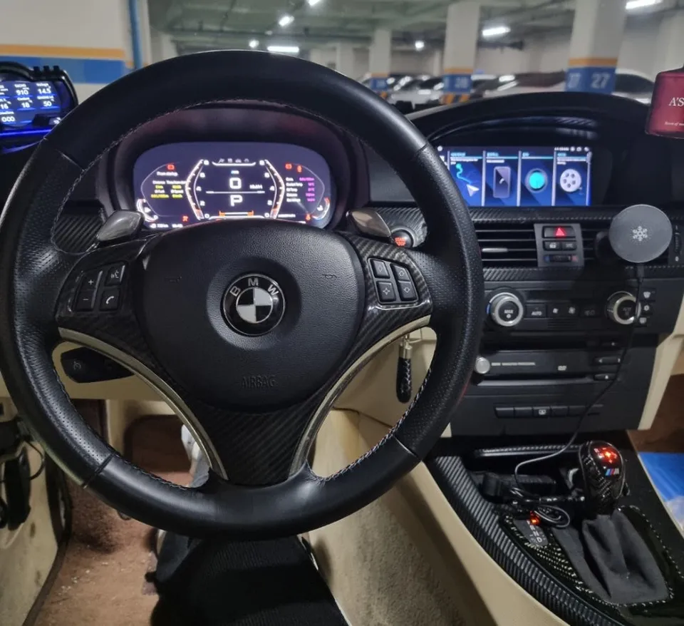 BMW 320i G20 steering wheel - BMW 320i Custom Steering Wheel Review: Carbon M-Style Upgrade photo 3