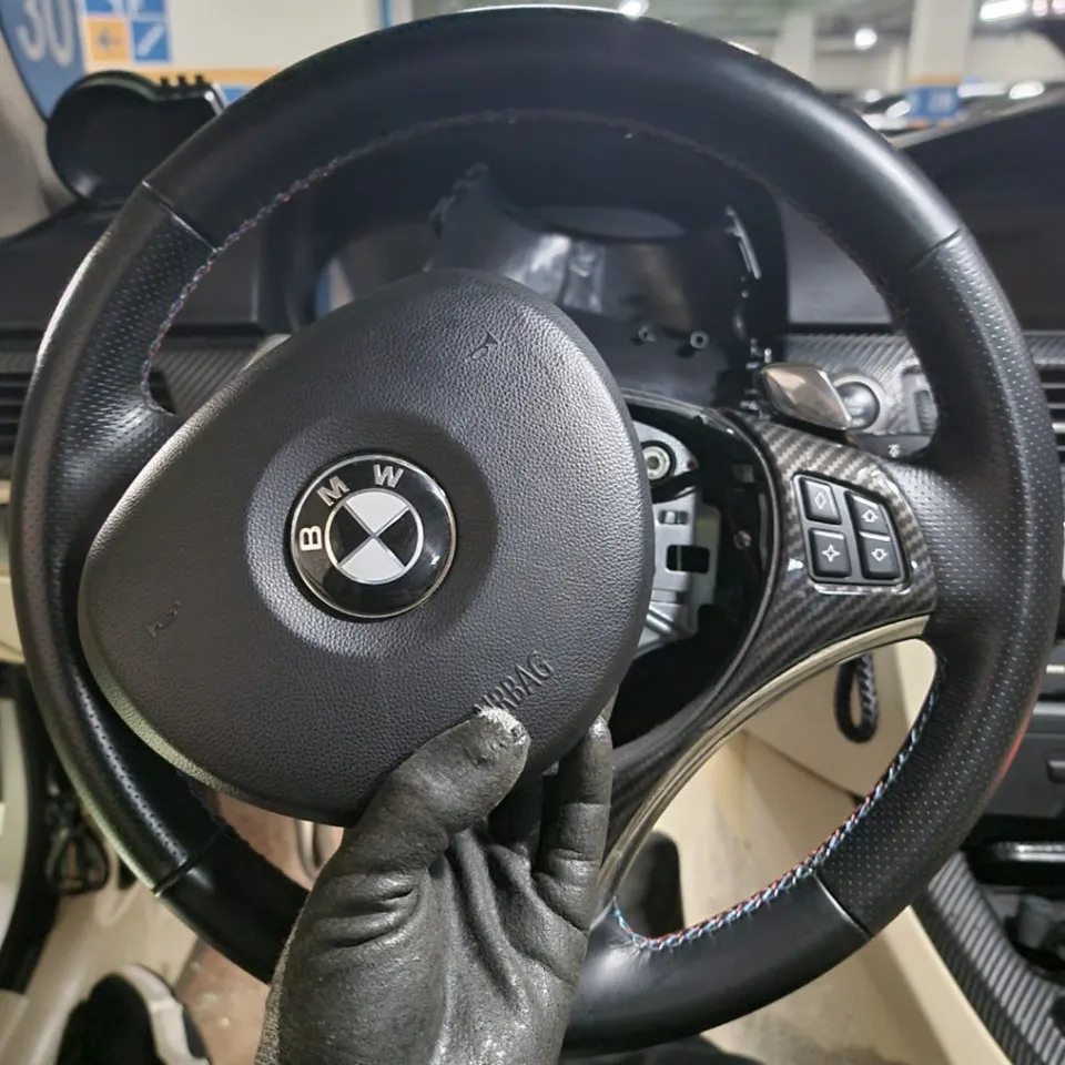 BMW 320i G20 steering wheel - BMW 320i Custom Steering Wheel Review: Carbon M-Style Upgrade photo 5