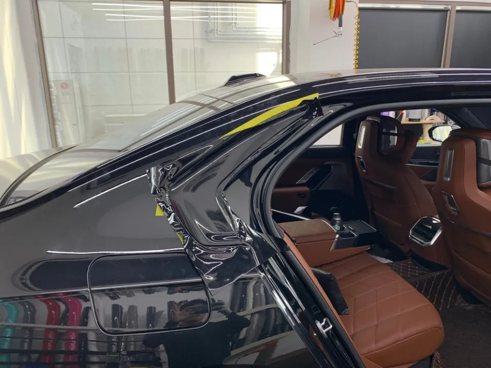 BMW 7 Seriesのカーラッピング事例｜クローム除去でオールブラック化 施工写真 2-2